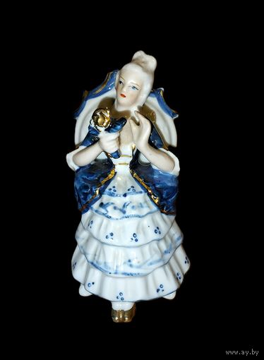Статуэтка. Дама с цветком на стуле. Фарфор. Германия.