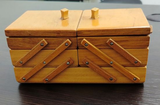 Винтажная деревянная раскладная шкатулка ( гармошка ) .