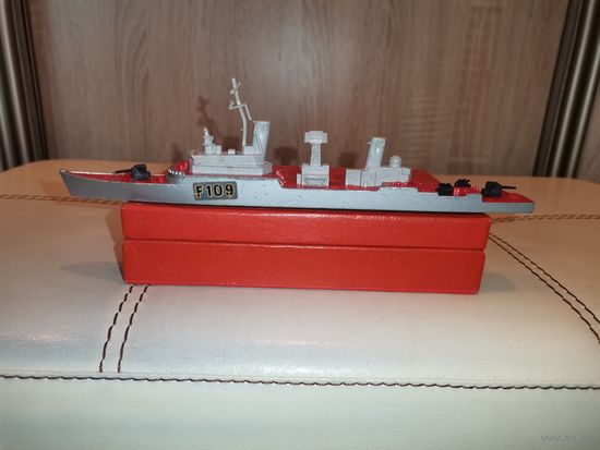 Модель фрегата Matchbox, Seakings K301, Англия, алюминий, пластик, длина 22 см.