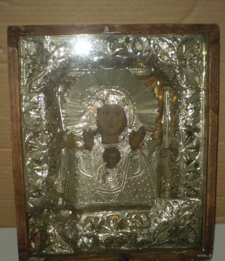 Икона Знамение в окладе. Богородица. Высота 35 см, ширина 29 см. Скол стекла. Дешево