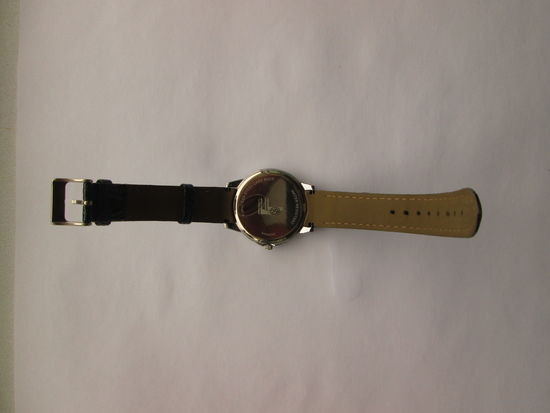 Часы новые 2000-ый год.Стильные металл, кожа браслет новые