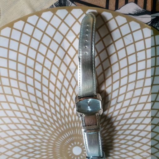 Часы наручные с ремешком.  В коллекцию,ремонт,на запчасти.Состояние на скане.