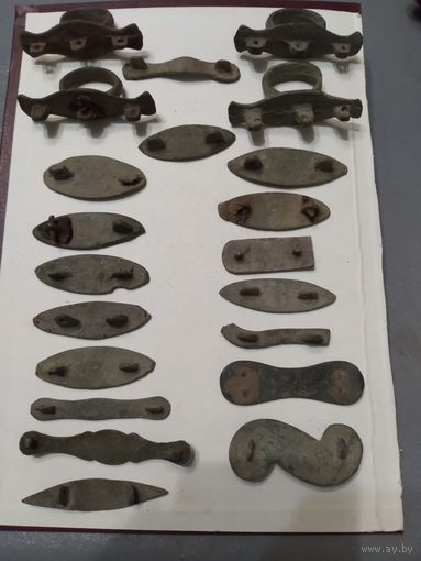 Элементы конской упряжи.