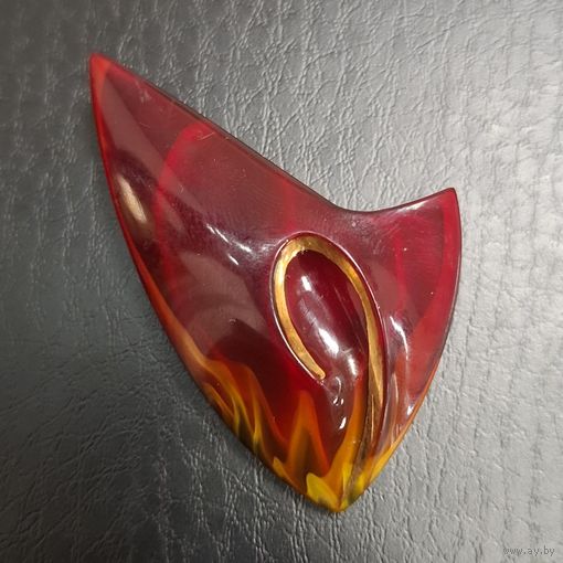 Винтажная брошь глушеное стекло Чехословакия.