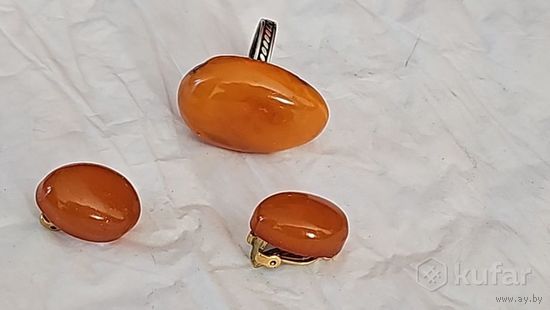 Янтарьное кольцо и клипсы