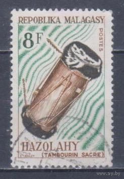 [1184] Мадагаскар 1965. Культура.Музыка.Инструменты. Гашеная марка.