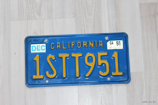 Автомобильный номерной знак "California".