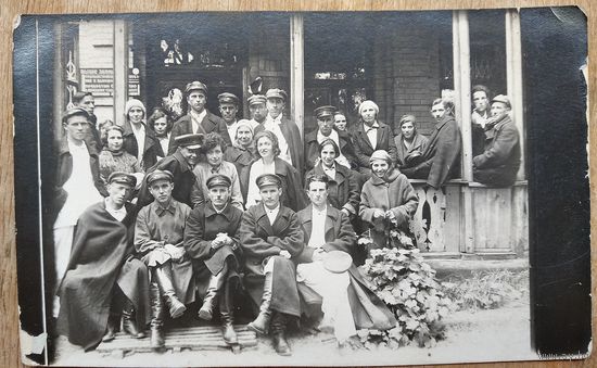 Фото группы военных с женами(?). 1930-е. 8.5х13.5 см
