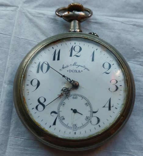 Часы старинные"ковровые"(большие-7 см)DOXA.