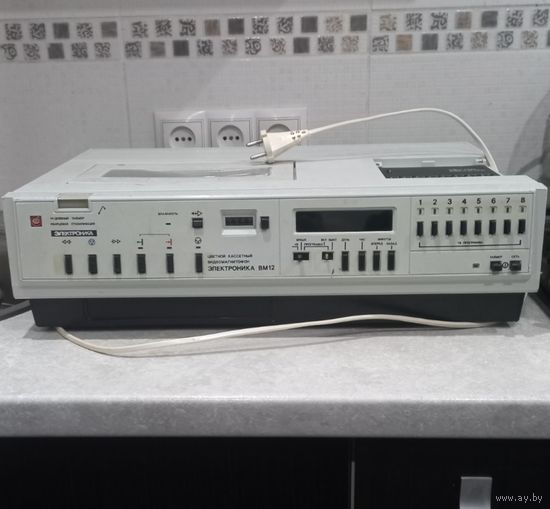 Цветной кассетный видеомагнитофон Электроника ВМ12