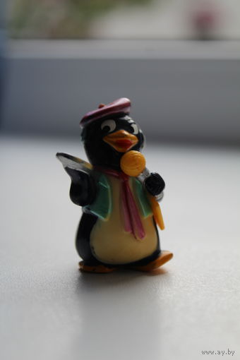 Пингвин с плеером микрофоном