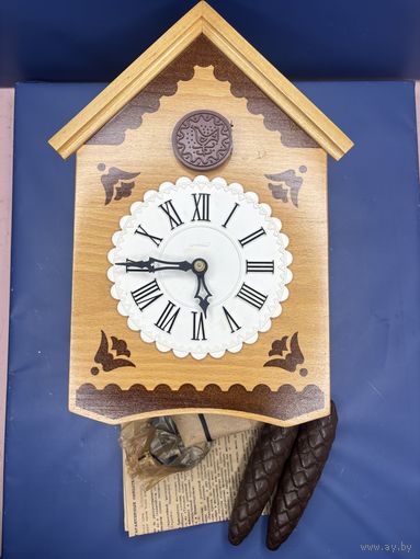 Винтажные советские настенные часы маяк с кукушкой