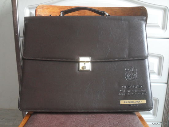 Портфель "УЧАСТНИКУ V Съезда Федерации профсоюзов Беларуси."2005 г.С ключом.