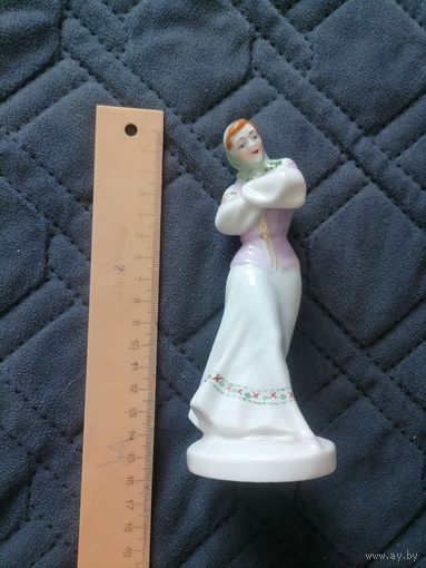 Фарфоровая статуэтка Плясунья локотки