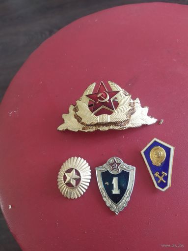 Значки военные