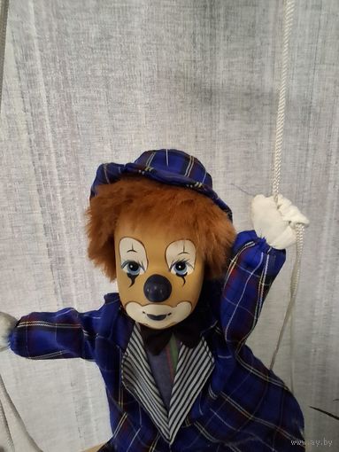 Кукла фарфоровая