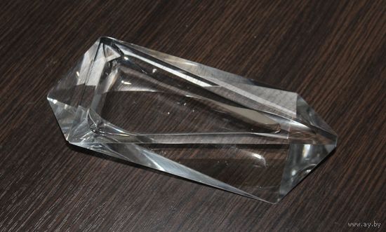 Стеклянная пепельница.