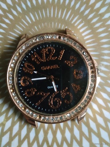 Часы наручные CHANEL,тикают. Состояние на скане.