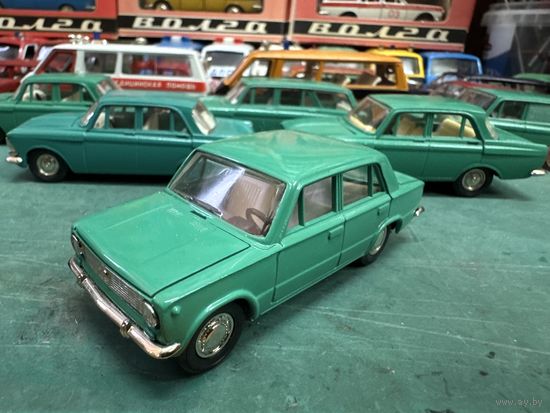 ВАЗ-2101 цвет кипарис, Тантал, Агат, Саратов с рубля