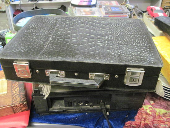 Дипломат советский с ключиками.