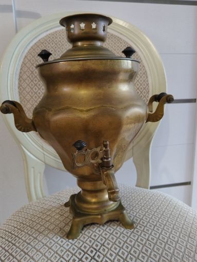 Самовар латунный, редкой формы, электрический.