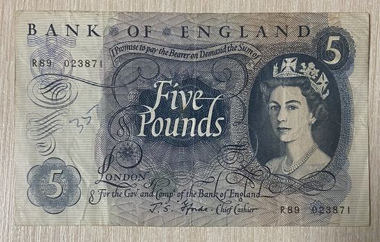 Банкнота 5 фунтов с 1966 по 1970 год. Великобритания. Королевы Елизаветы II.