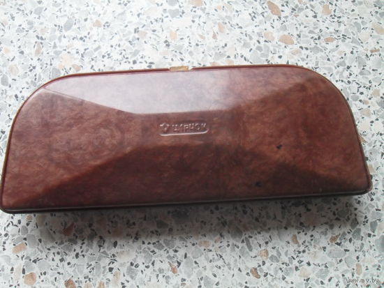 Старый футляр для очков.