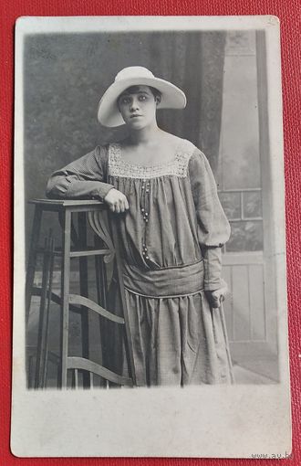 Фотография молодой девушки. г.Анадырь. 1920 г. 8х13 см.