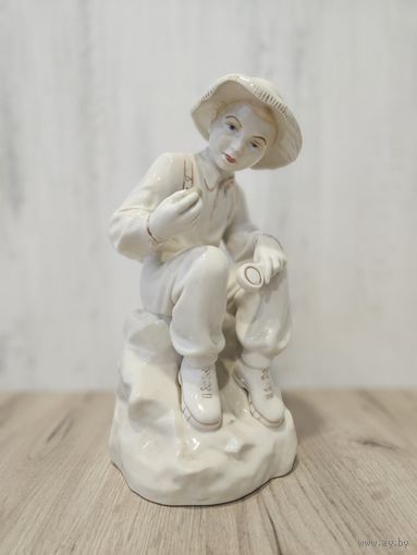 СТАРТ С 1 РУБЛЯ БЕЗ МЦ Фарфоровая статуэтка "Юный Геолог" ЗХК ПЕРЕВЫСТАВЛЯЮ