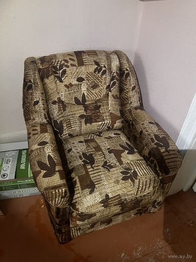 Диван и два мягких кресла