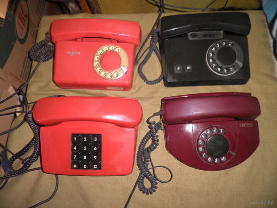 Телефоны дисковые и кнопочные 4 шт.времён СССР.С рубля.