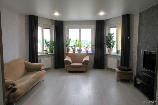 Сдам трехкомнатную квартиру возле Метро Михалово на длительный срок