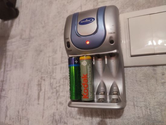 Зарядное устройство для AA/AAA аккумуляторов