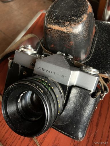 Уже редкий "Зенит В" на отличного качества объективе и кож.футляре! ! Отсюда и цена!