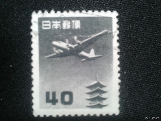 Япония, 1953. Самолет над пагодой