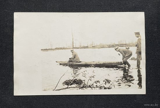 Открытка 1 Мировая война / Во время наводнения / Щара Огинский канал / Немецкие офицеры, полевая униформа, бинокли