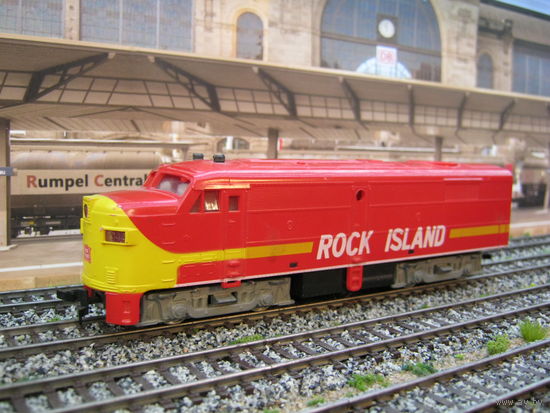 Локомотив Rock Island Mehano. Масштаб HO-1:87.