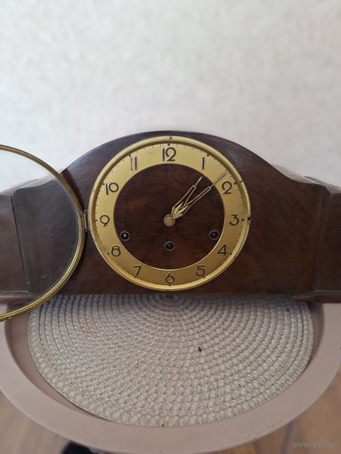 Кабинетные часы с четвертным боем