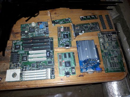 Компьютерные платы и шлейфы ретро