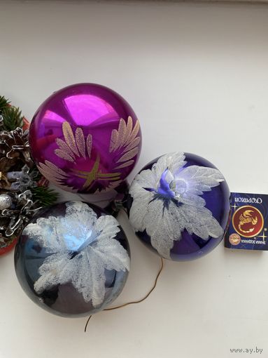 Лот елочных игрушек.