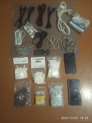 Разъёмы, штекера, всё новое.   3 телефона,Б У