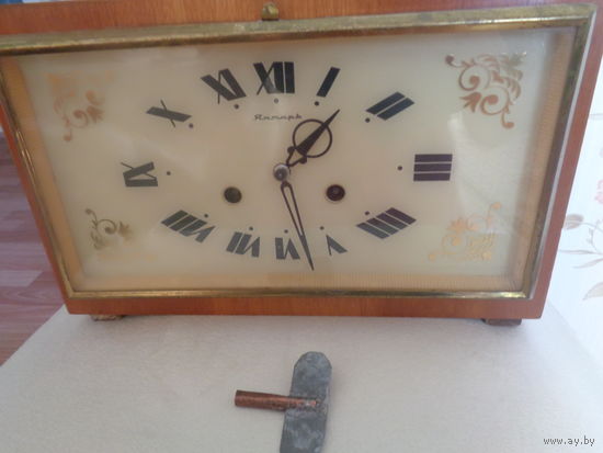 Часы настольные с боем. Янтарь. СССР.