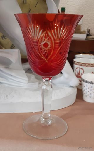 Бокал Рыцарь, красное стекло. Нёман, СССР