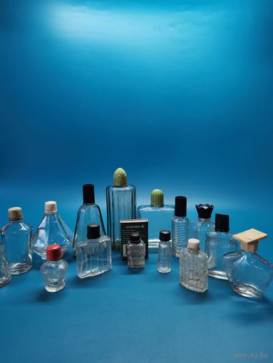 Флакончик от парфюм СССР 15 шт. одним лотом.