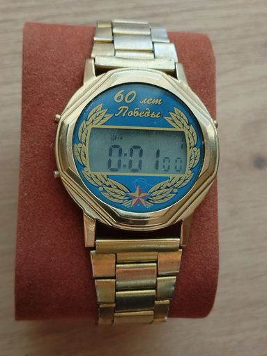 Часы"электроника" как новые. юбилейные. 60 лет победы.браслет