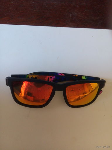 Очки солнцезащитные