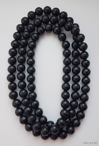 Крупные бусы. 70-е годы,  СССР.  Диаметр шара 1,1-1,2 см. Длина бус 110 см