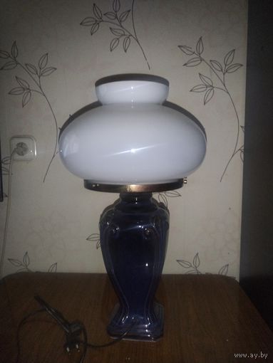 Настольная лампа