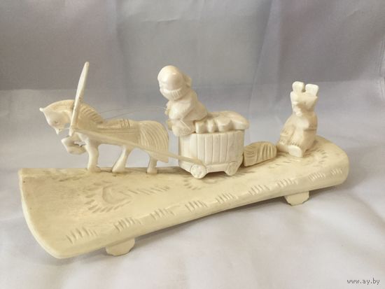 Статуэтка Сказка (Вершки и корешки), кость. СССР