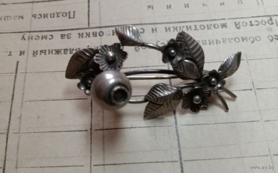 Красивая брошь из СССР. Клеймо производителя.